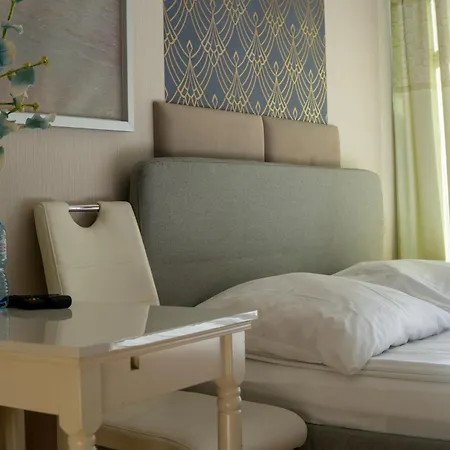 Roomsy Apartment