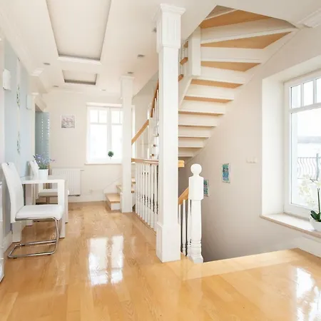 Roomsy アパート *